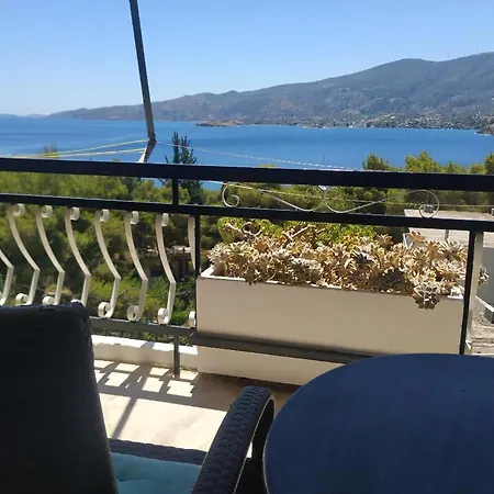 Lions 2 Studios & Apartments, Poros Island. Poros Town Extérieur photo