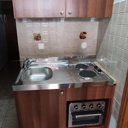 Lions 2 Studios & Apartments, Poros Island. Poros Town Extérieur photo