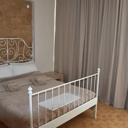 Lions 2 Studios & Apartments, Poros Island. Poros Town Extérieur photo