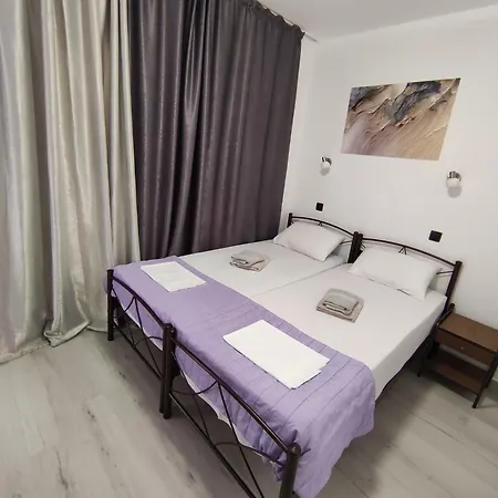 Lions 2 Studios & Apartments, Poros Island. Poros Town Extérieur photo