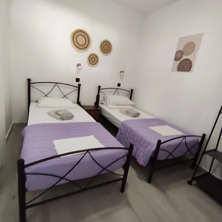 Lions 2 Studios & Apartments, Poros Island. Poros Town Extérieur photo