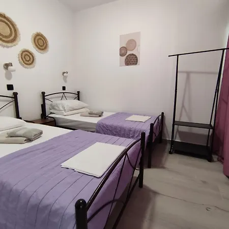 Lions 2 Studios & Apartments, Poros Island. Poros Town Extérieur photo