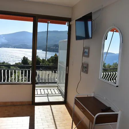 Lions 2 Studios & Apartments, Poros Island. Poros Town Extérieur photo