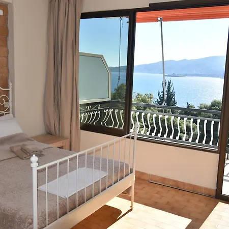 Lions 2 Studios & Apartments, Poros Island. Poros Town Extérieur photo