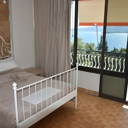 Lions 2 Studios & Apartments, Poros Island. Poros Town Extérieur photo