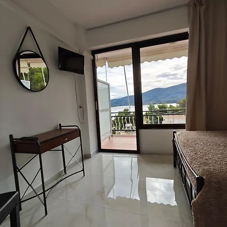 Lions 2 Studios & Apartments, Poros Island. Poros Town Extérieur photo