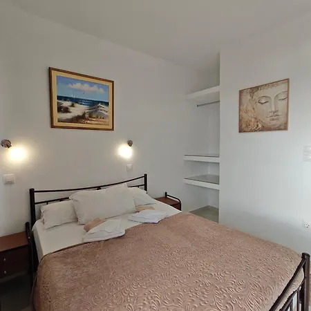 Lions 2 Studios & Apartments, Poros Island. Poros Town Extérieur photo