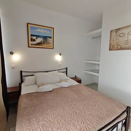 Lions 2 Studios & Apartments, Poros Island. Poros Town Extérieur photo