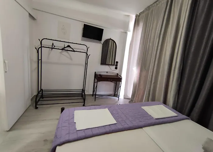 Lions 2 Studios & Apartments, Poros Island.
