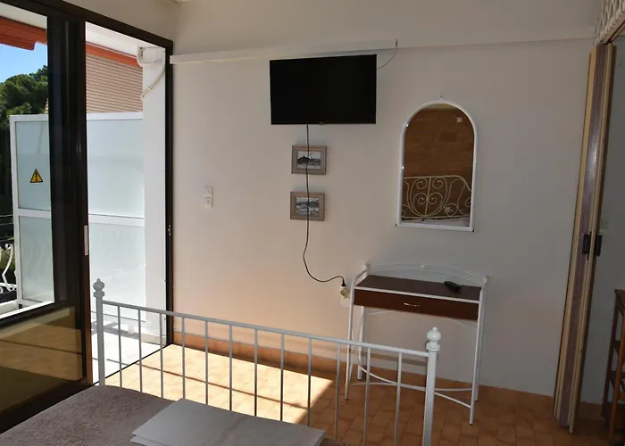 Lions 2 Studios & Apartments, Poros Island.