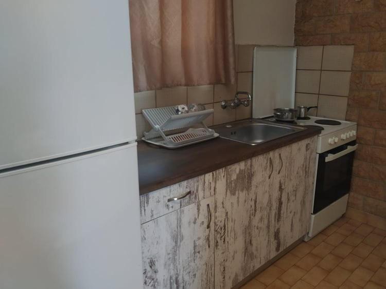 Lions 2 & Apartments, Poros Island. Poros Town