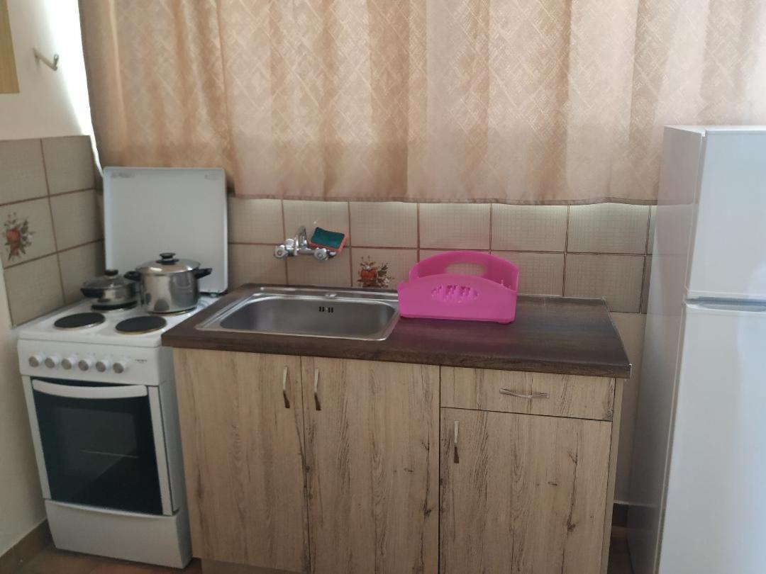 Lions 2 & Apartments, Poros Island. דירה