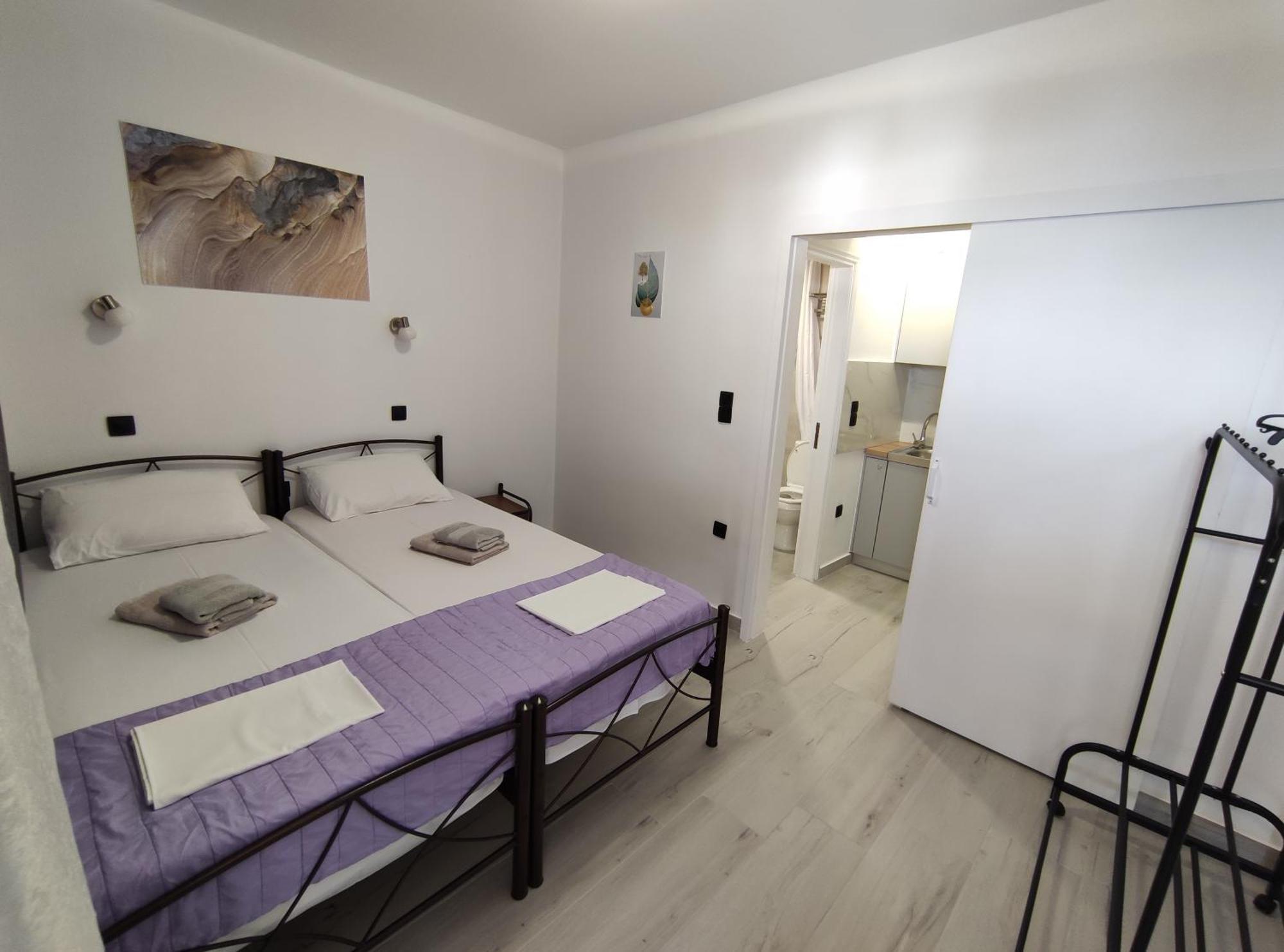 Lions 2 & Apartments, Poros Island. Poros Town