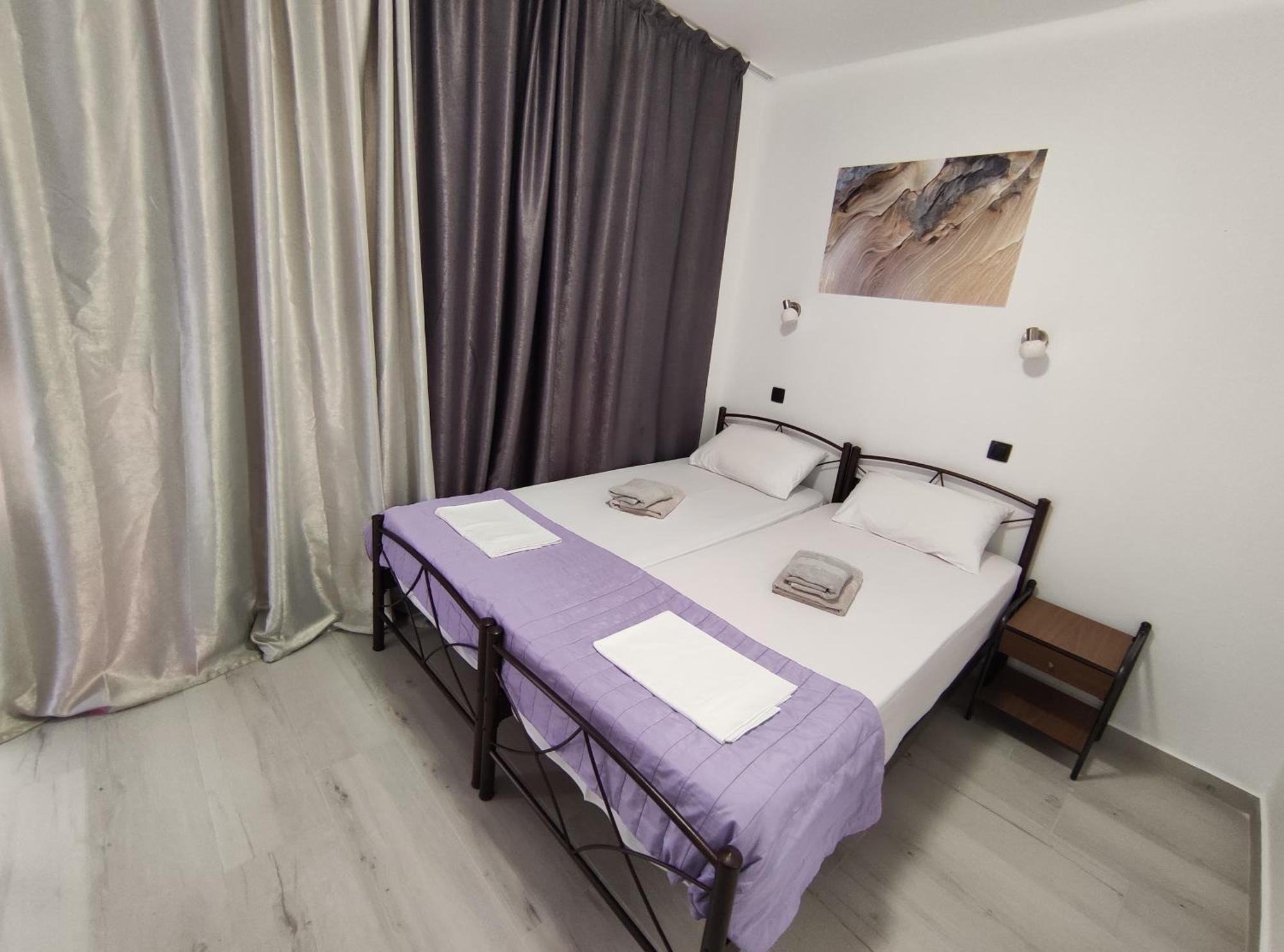 Lions 2 & Apartments, Poros Island. דירה
