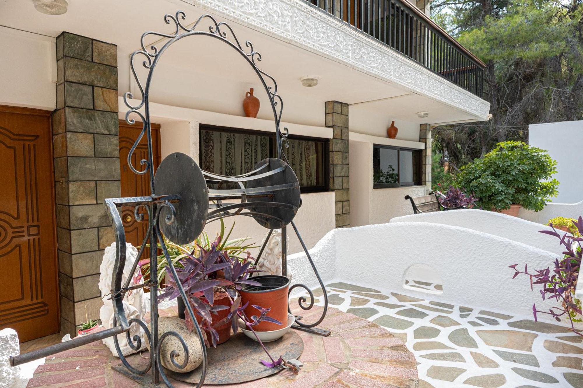Lions 2 & Apartments, Poros Island. * Poros Town