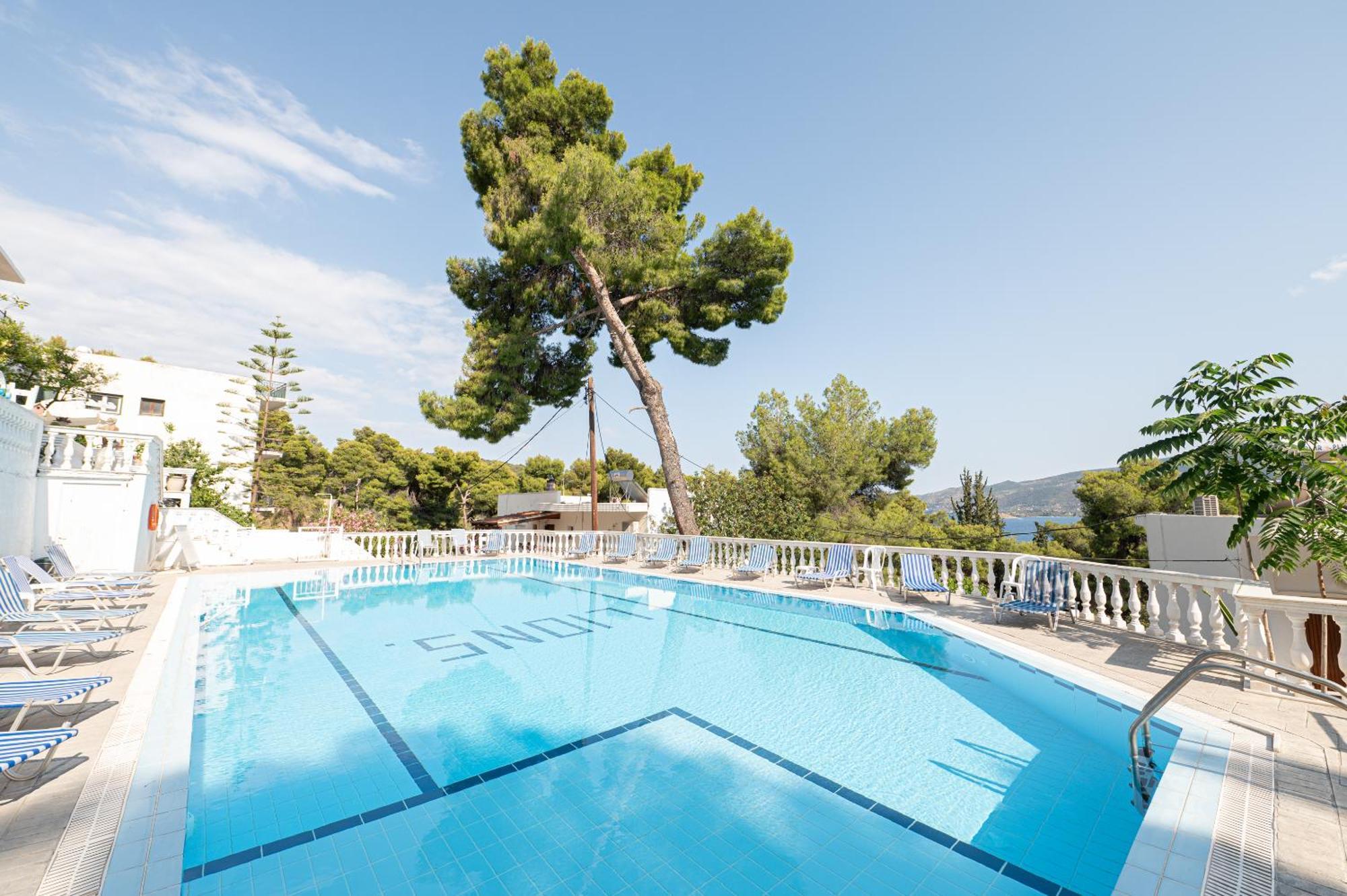 Lions 2 & Apartments, Poros Island. דירה *