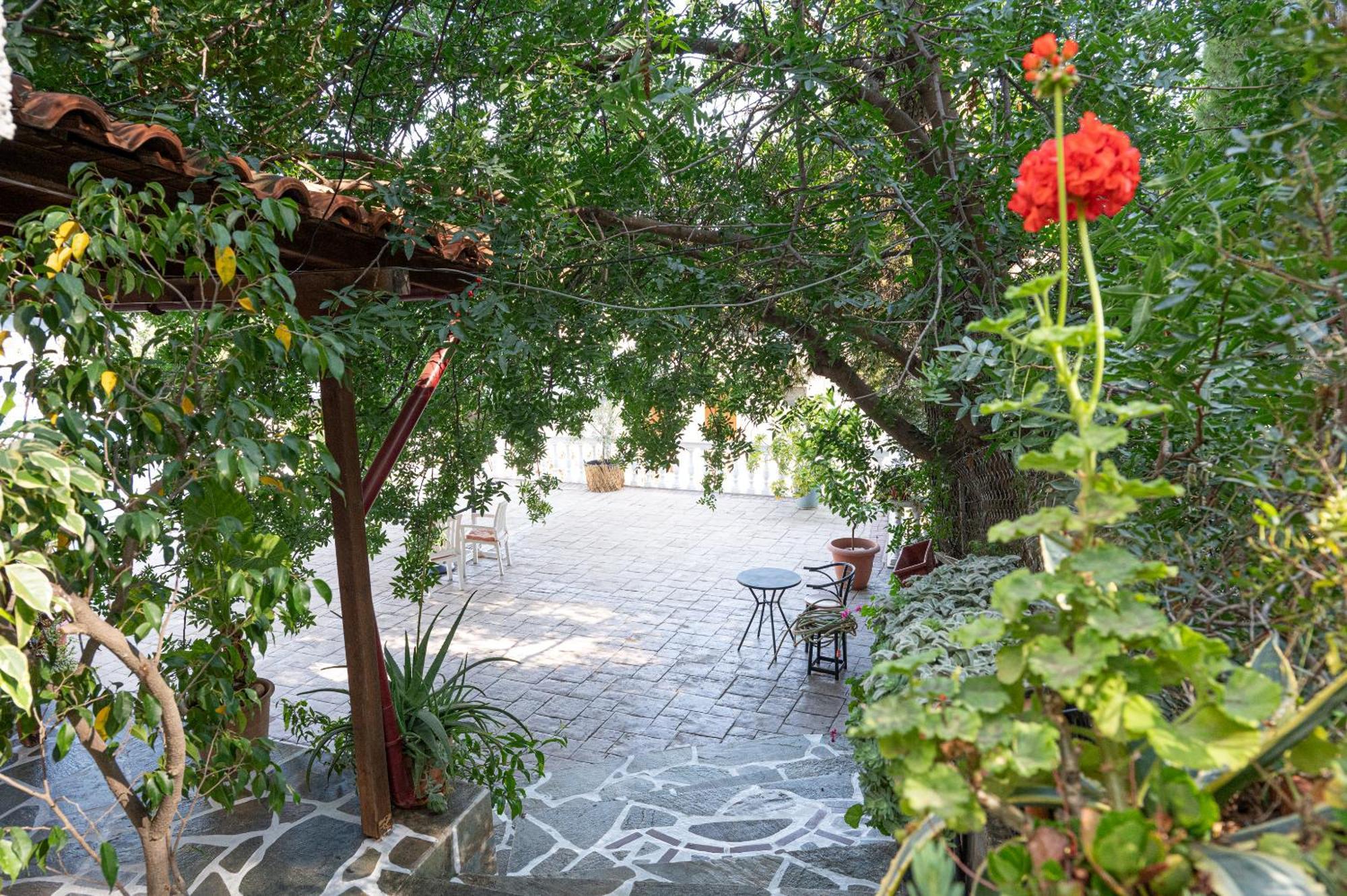 Lions 2 & Apartments, Poros Island.