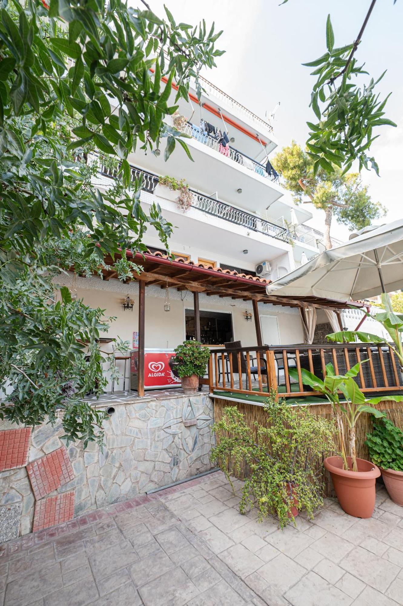 Lions 2 & Apartments, Poros Island. דירה *