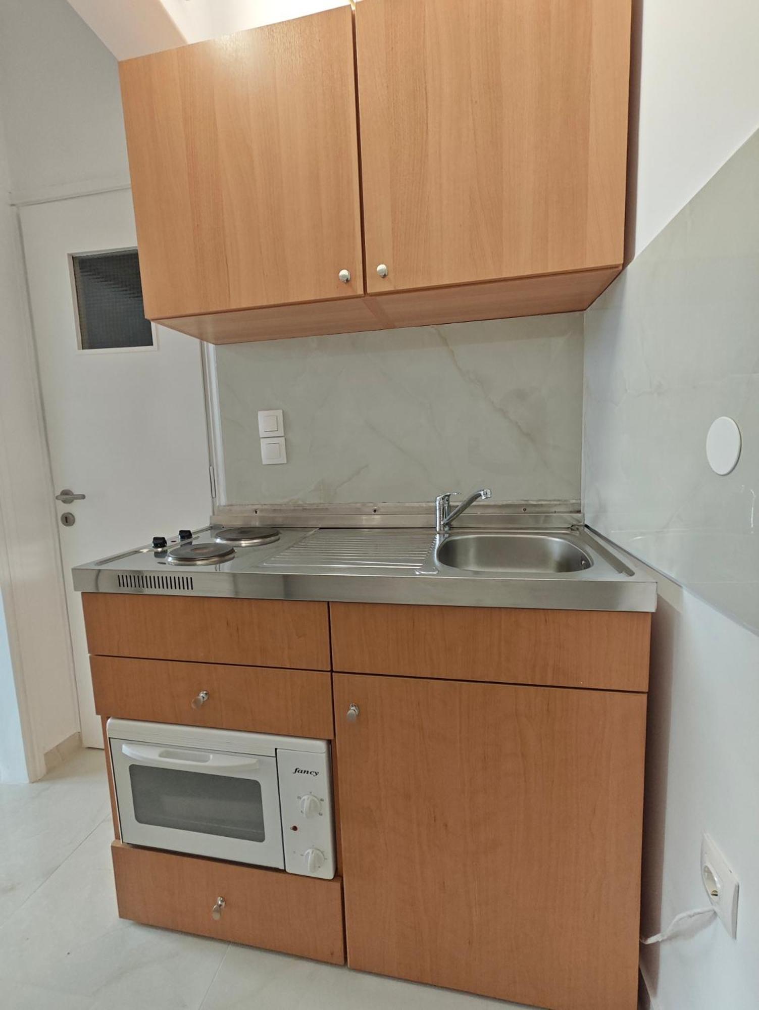 Lions 2 & Apartments, Poros Island. Poros Town