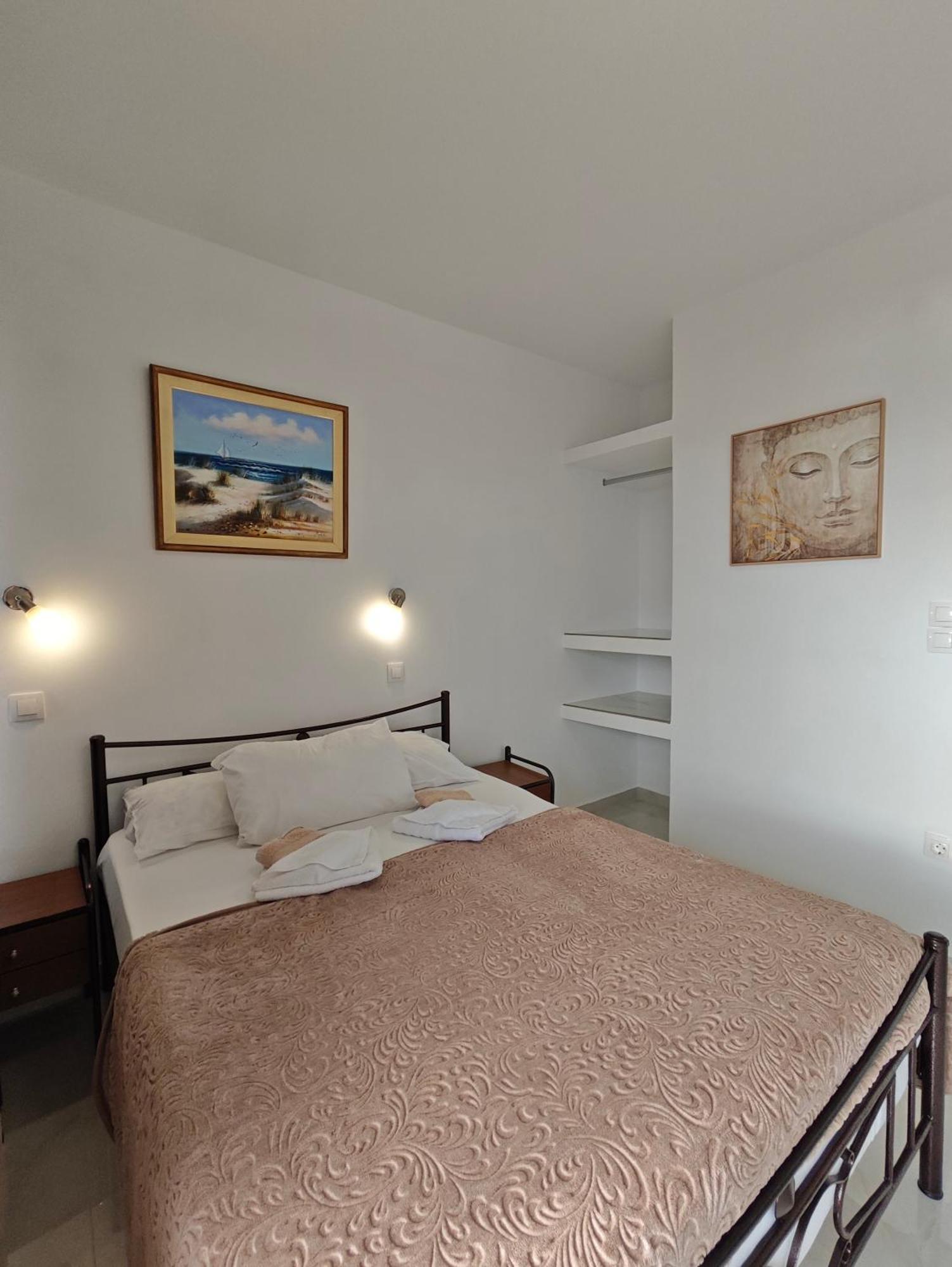 Lions 2 & Apartments, Poros Island. * Poros Town