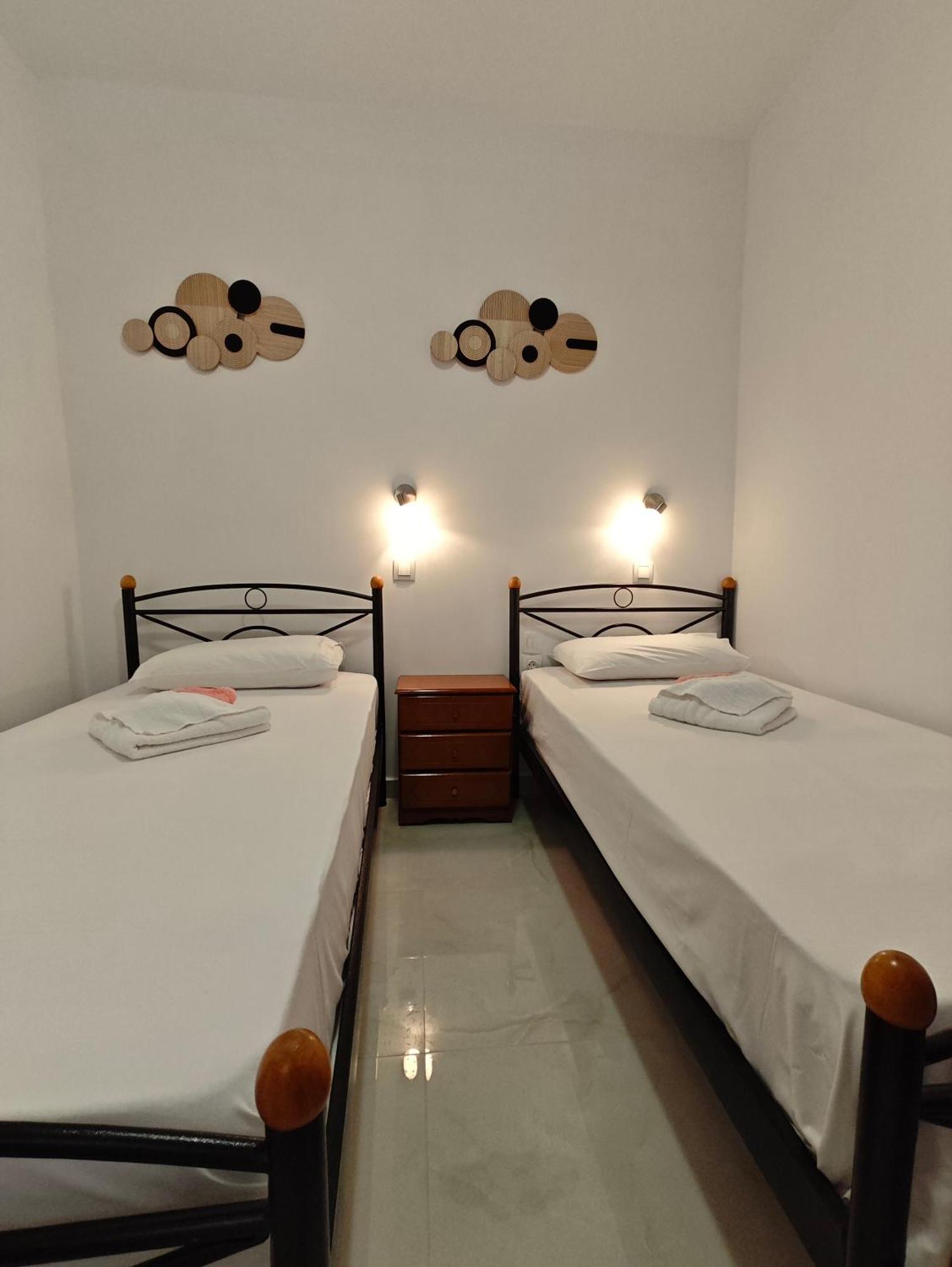Lions 2 & Apartments, Poros Island. דירה