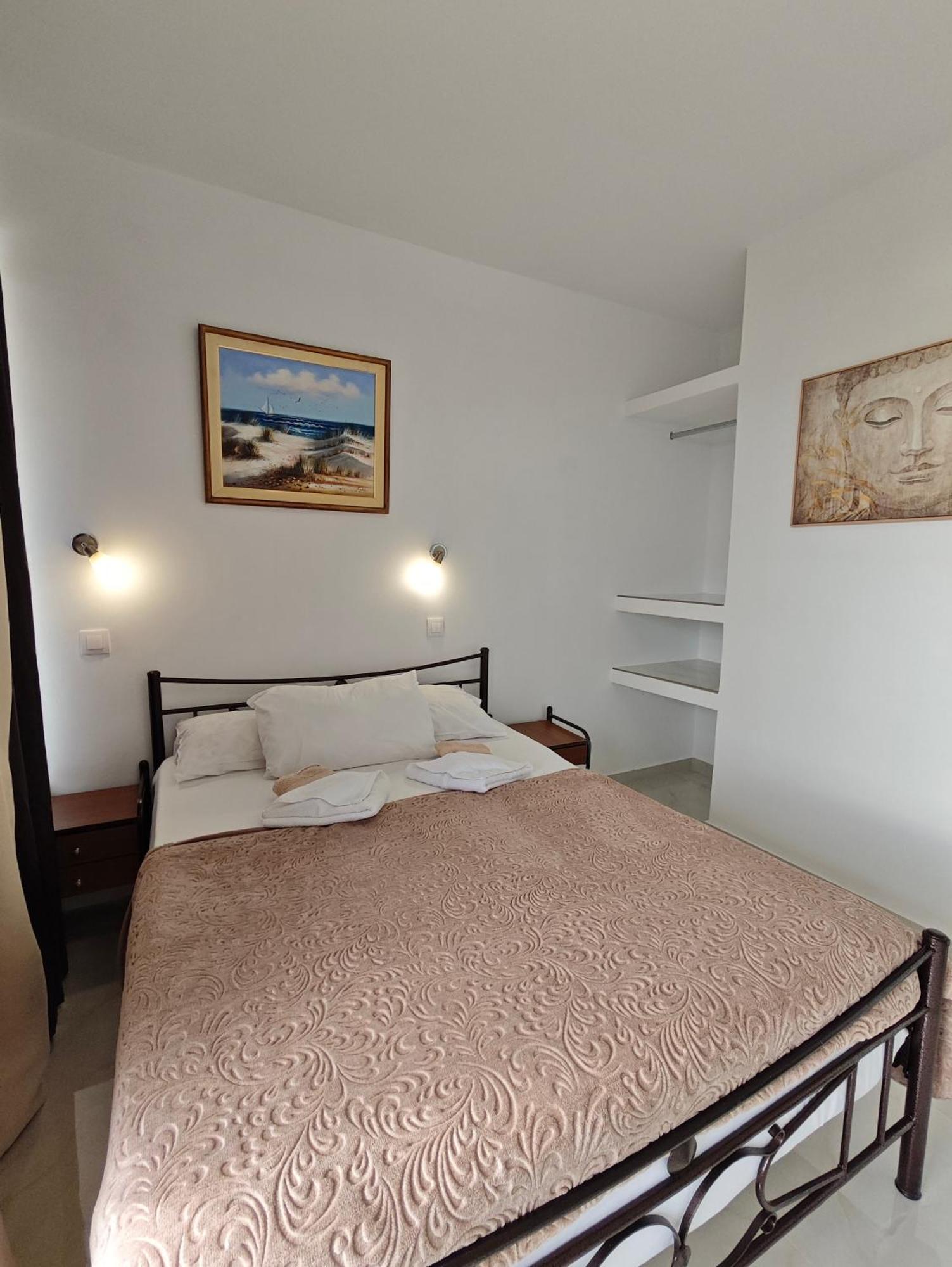 Lions 2 & Apartments, Poros Island. דירה *